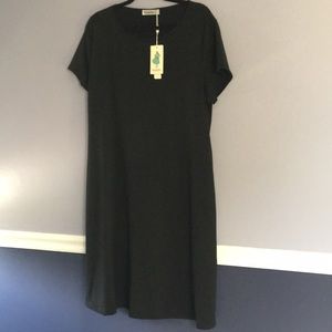 Woman's black tshirt dress with pockets 20w